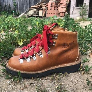 Danner Mountain Light Cascade Boots